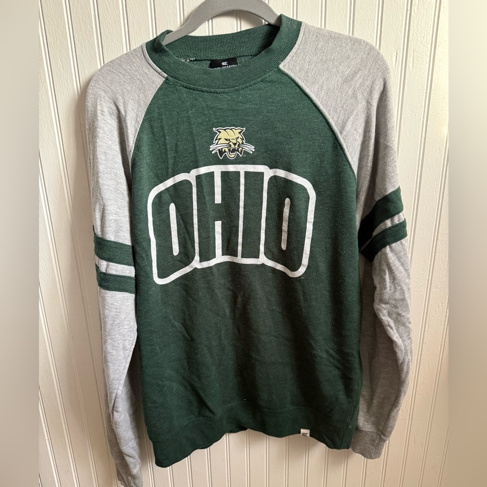 Colosseum Ohio Green and Gray Crewneck Sweater